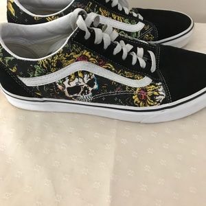 Vans Old Skool Skate Unisex Shoe - Beauty Skull size 9 men / 10.5 woman